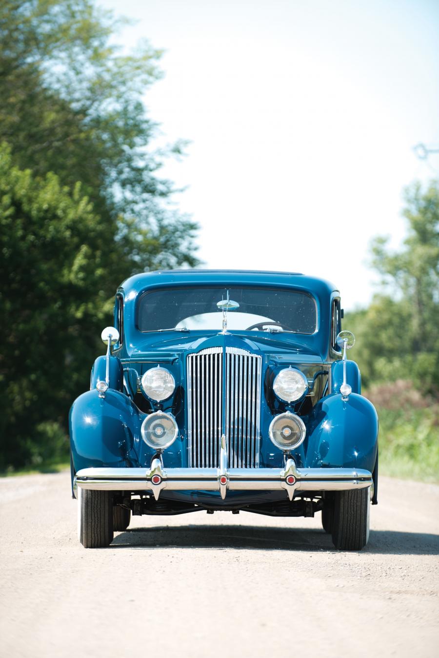  Packard 120 Deluxe Touring Sedan 1937 года  (фото 6 из 19)